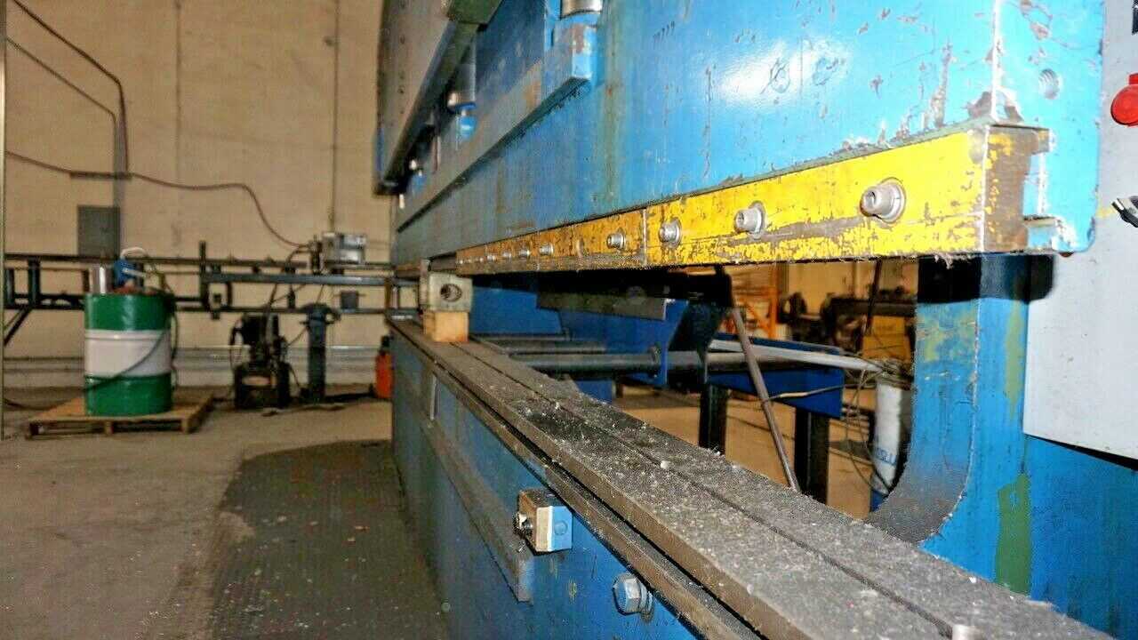 Summit 400 Ton x 12ft Press Brake, Year 1979 - PRESS BRAKES