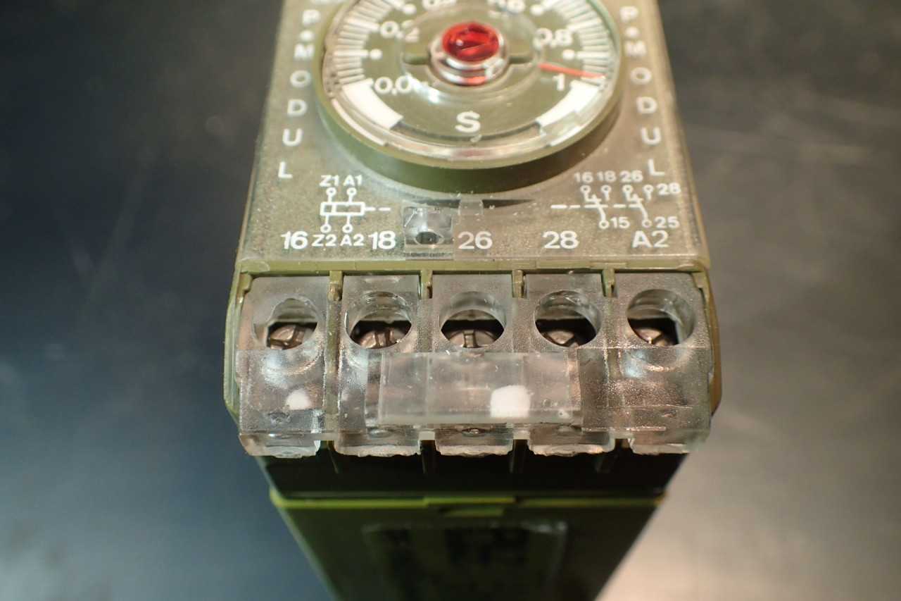 Pilz PF-1NB / FZ / 42V~ 3.5VA /2Uz 0.04-1 Second Relay Timer 250V~ 8A 1100VA - ELECTRICAL COMPONENTS
