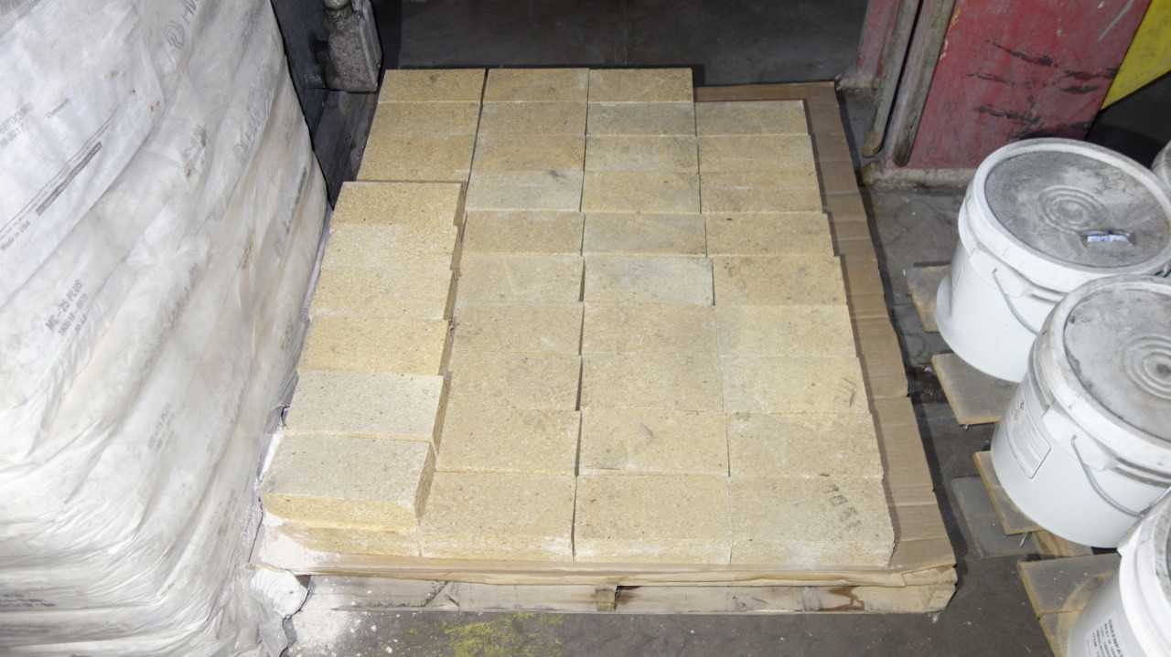 LOT OF 12 GREENPATCH-421 55LB REFRACRMORTAR W/ BRICK - MISCELLANEOUS
