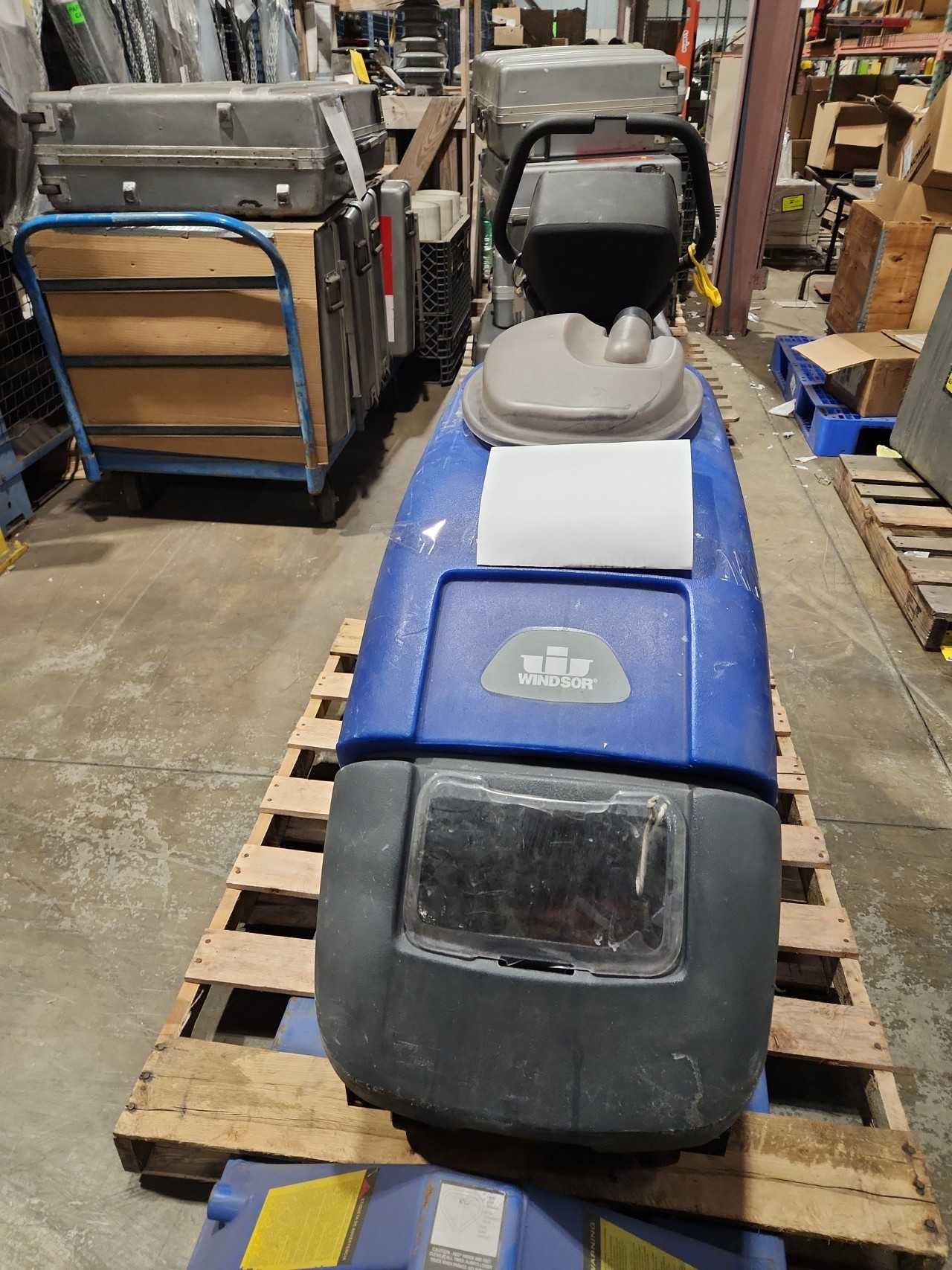 Commodore 20 carpet extractor - PLANT & FACILITY EQUIPMENT