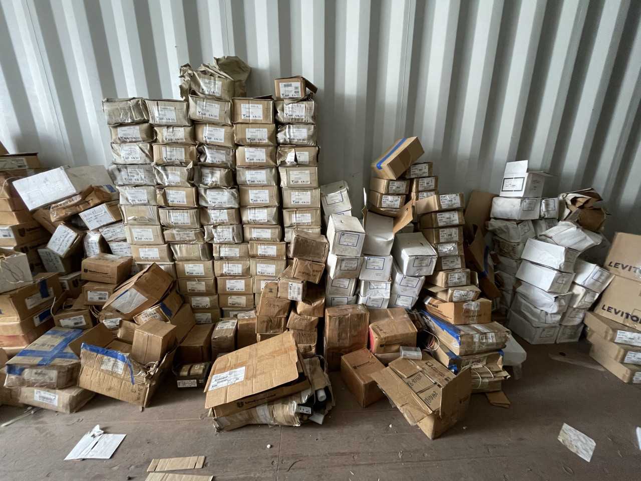Lot of Approximately 900 New HID Lighting Ballast Kits from Advance, CEW, Pacific, Universal and Venture - LIGHTING