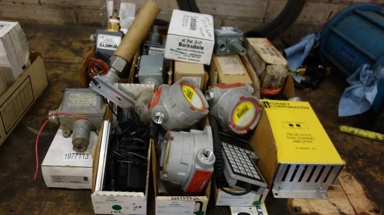 LOT OF 10 TOTES OF ASSORTED ELECTRICAL CONTROLS SWITCHES - ELECTRICAL COMPONENTS