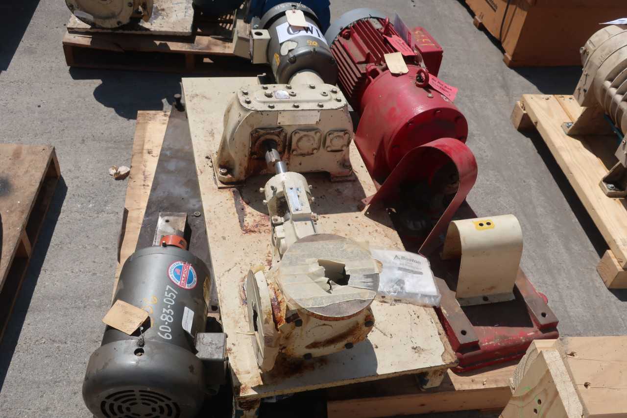 LOT OF ASSORTED PUMP AND GEAR REDUCER ASSEMBLYS - POWER TRANSMISSION