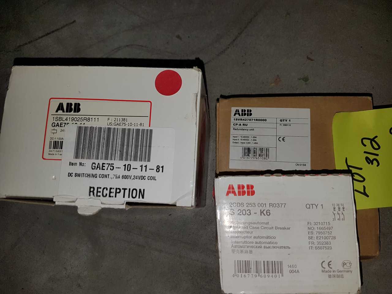 ABB MIXED BREAKERS CONTACT QTY 12 - CIRCUIT BREAKERS