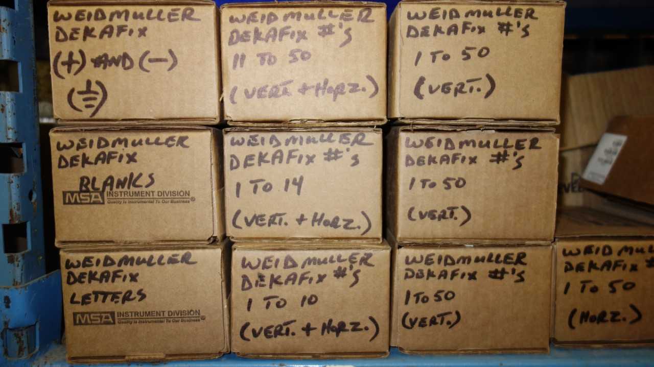 CONTENTS OF 3 SHELVES, ASSORTED FITTINGS - ELECTRICAL COMPONENTS