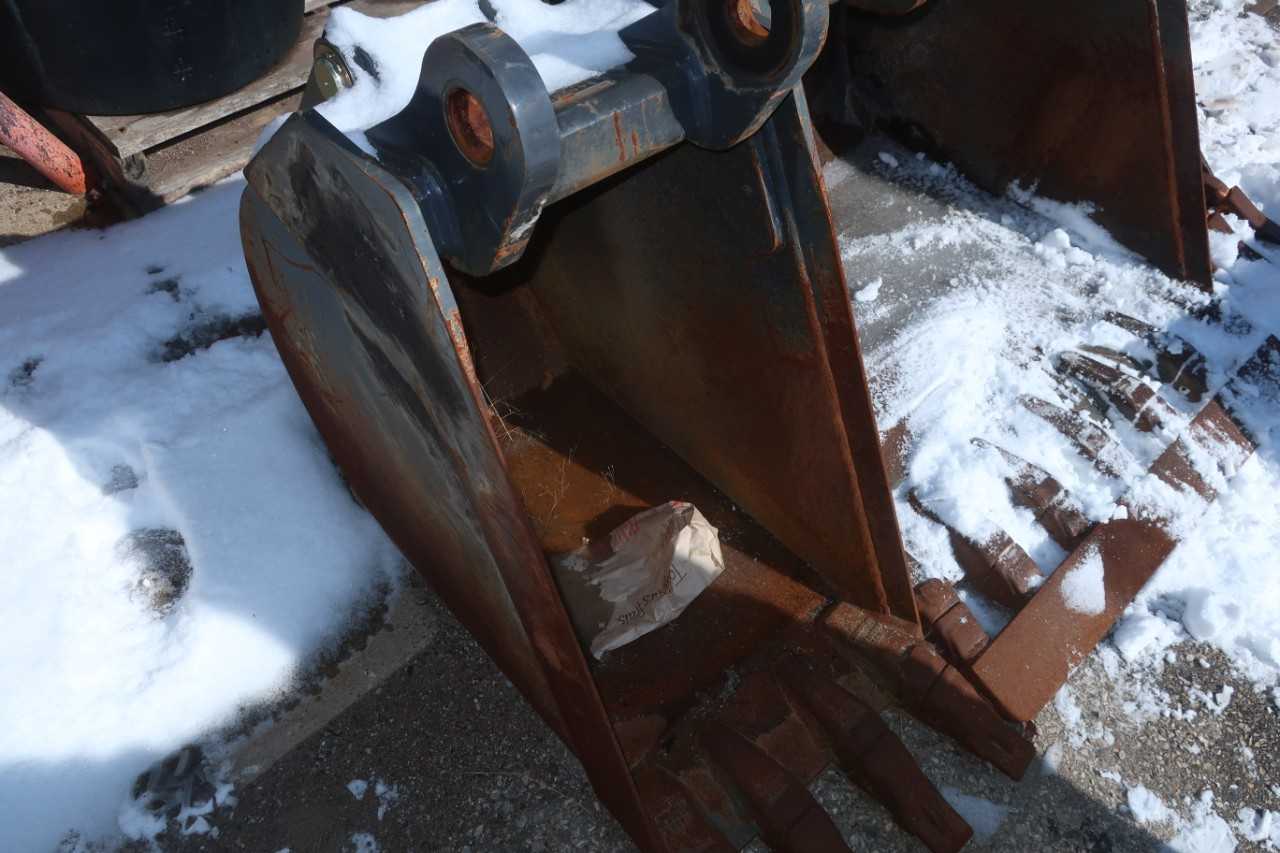 18" CASE BUCKET - CONSTRUCTION EQUIPMENT ATTACHMENTS