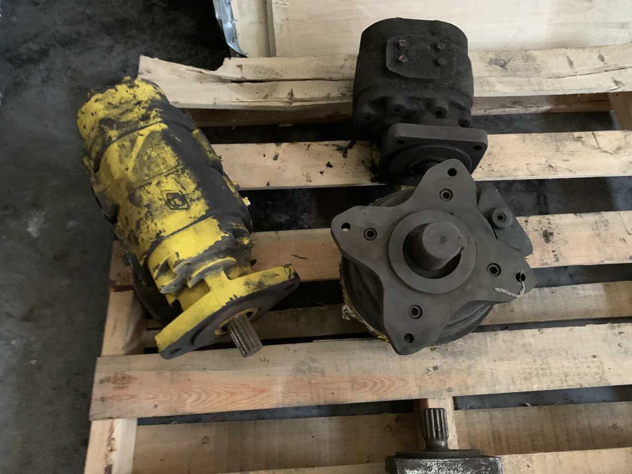 PALLET OF USED HYDRAULIC PUMPS - HYDRAULIC PUMP