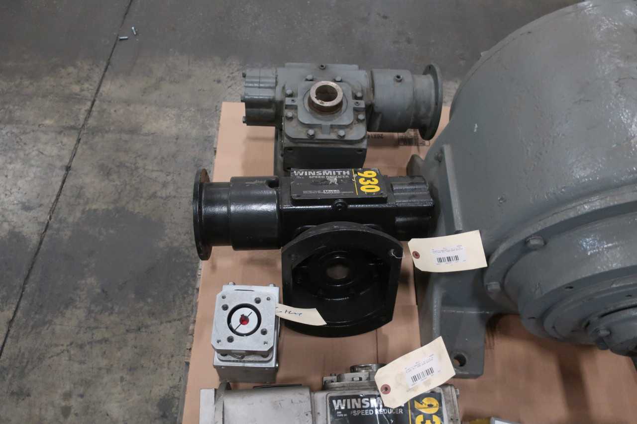 3 PALLETS OF ASSORTED GEAR REDUCERS DODGE FERGUSON SEW-EURODRIVE - GEAR REDUCERS
