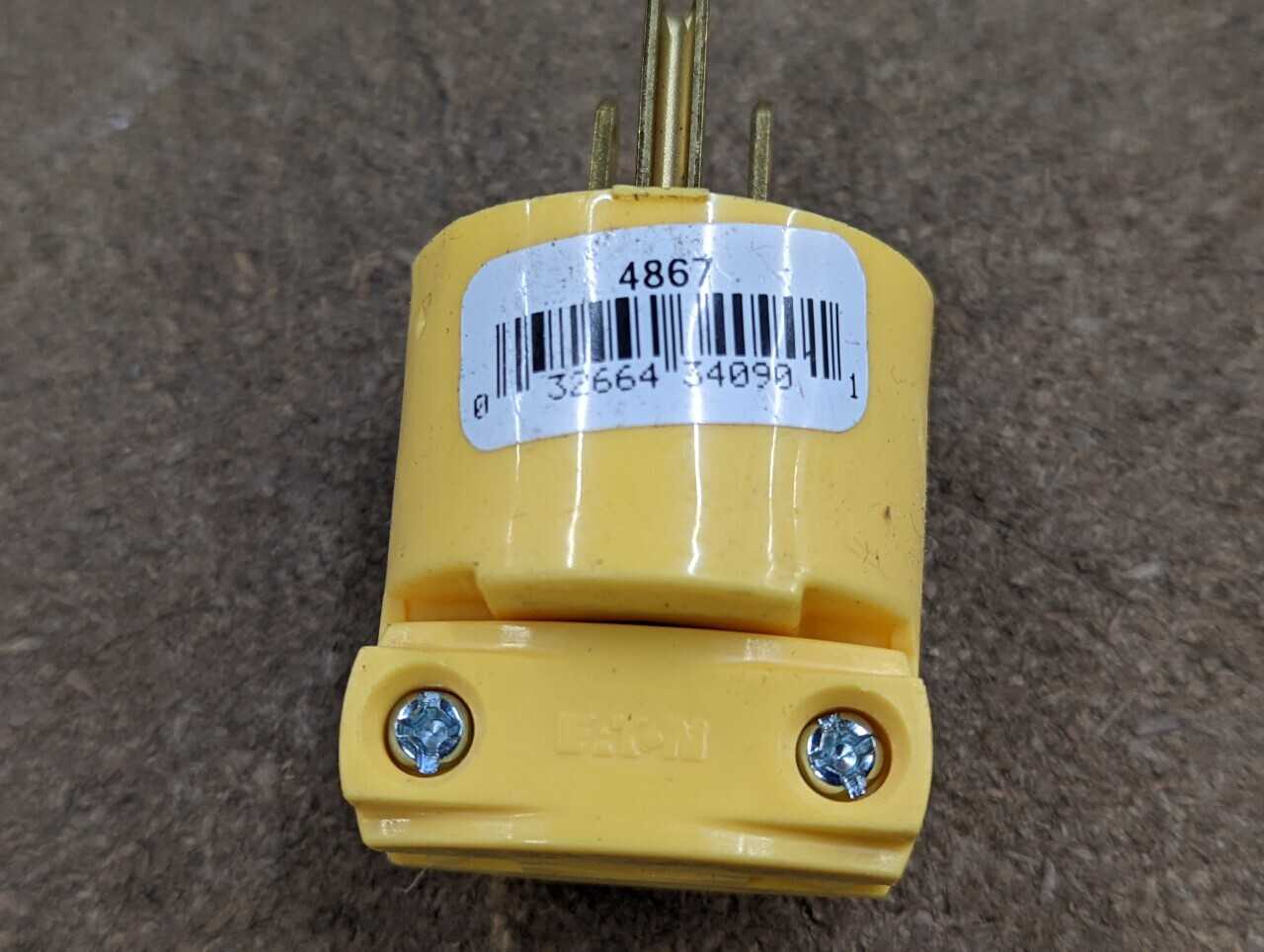 [Eaton - 150QTY] "4867" 15A Yellow Straight-Blade Plugs - CIRCUIT BREAKERS