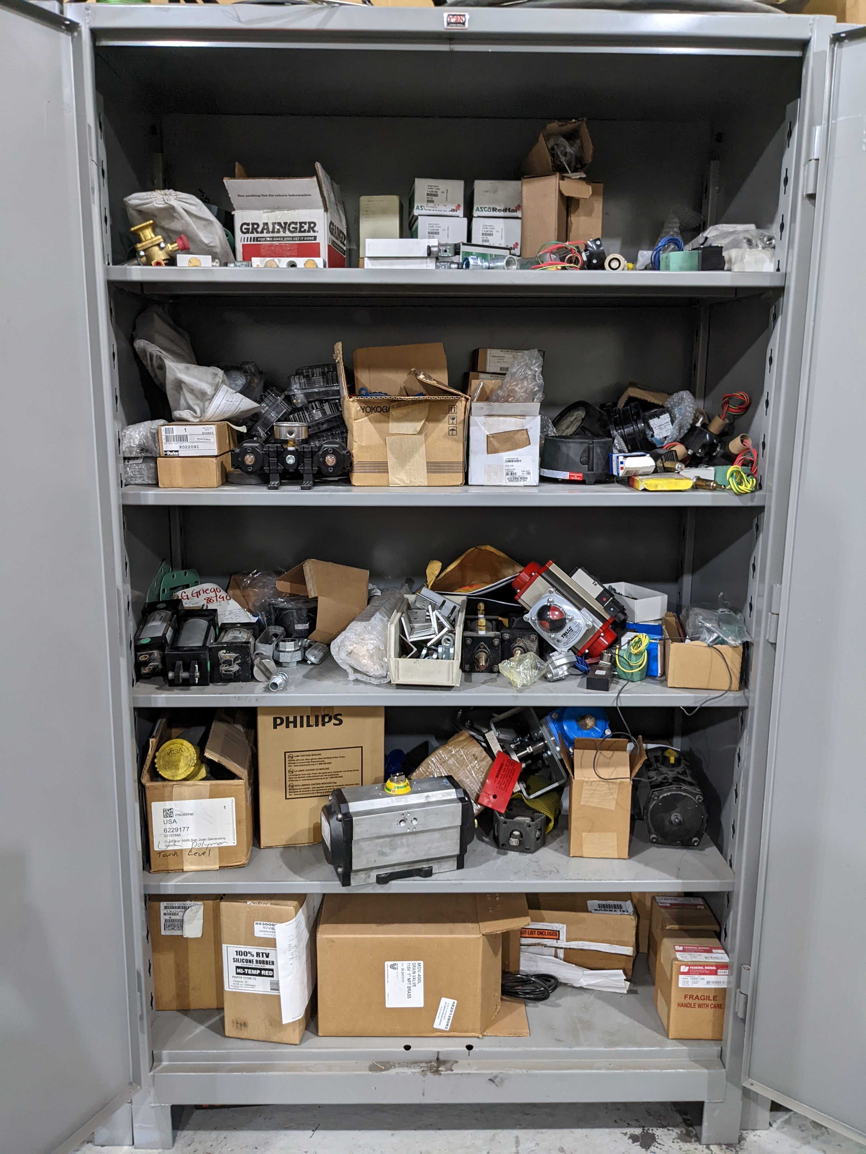 CABINET WITH CONTENTS - PNEUMATIC PARTS