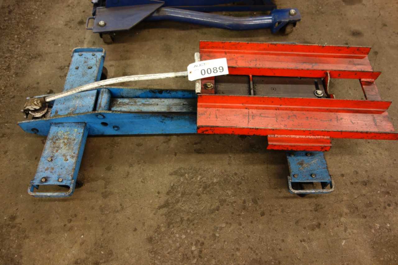 HYDRAULIC FLOOR JACK - PLANT & FACILITY