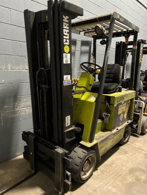 1989 Clark ECS25 Forklift - FORKLIFTS