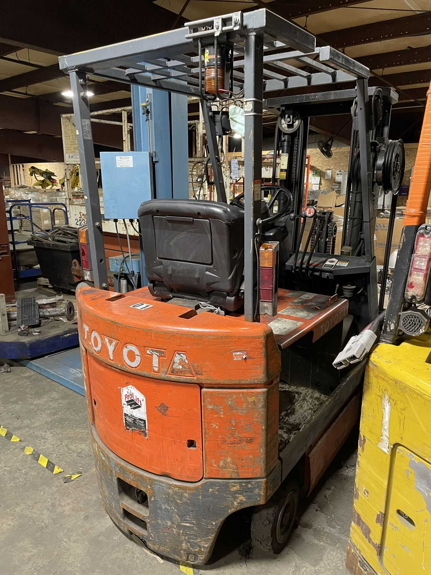 TOYOTA 5FBCU25 ELECTRIC FORKLIFT - SIT-DOWN FORKLIFT
