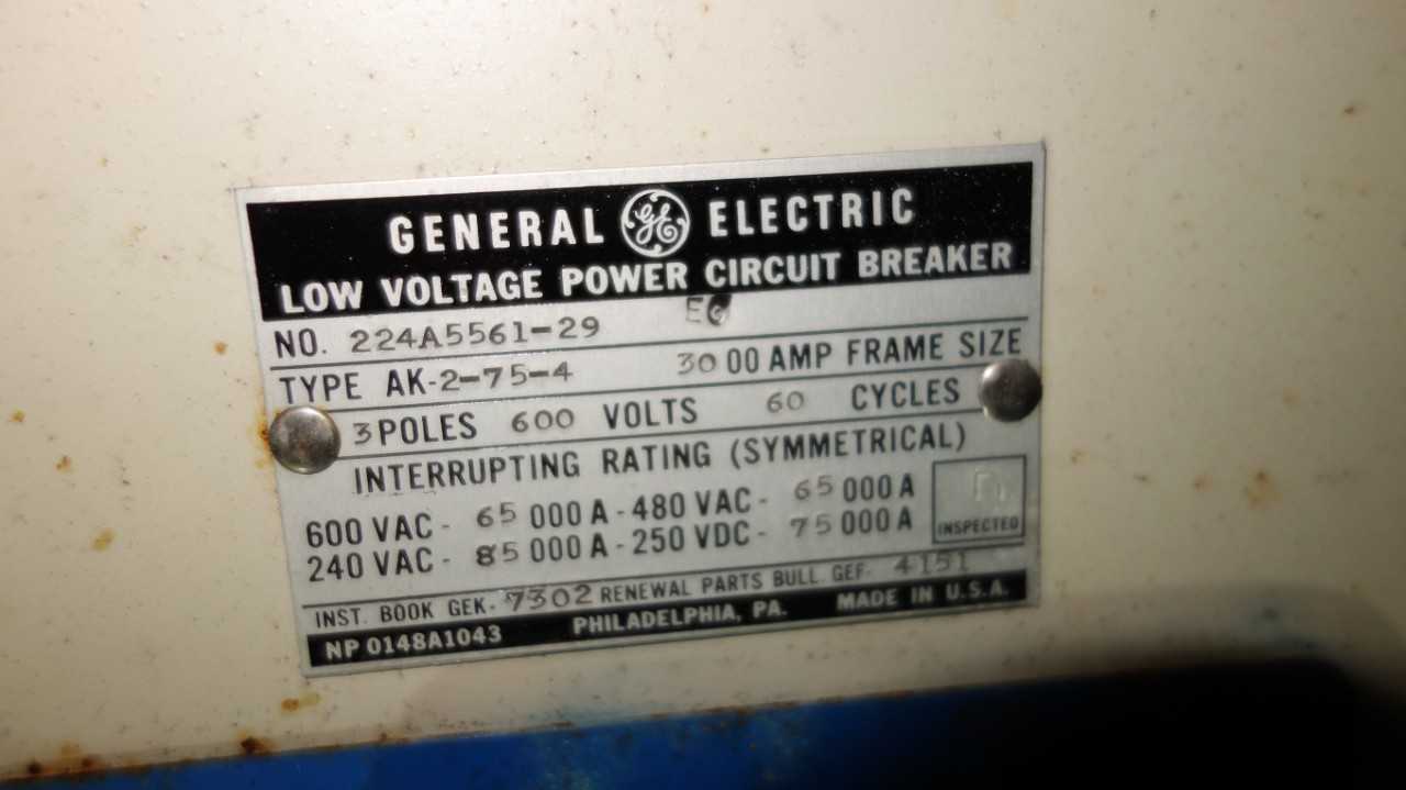 LOT OF 2 GE AIR CIRCUIT BREAKERS 2000AMP / 3000AMP - CIRCUIT BREAKERS