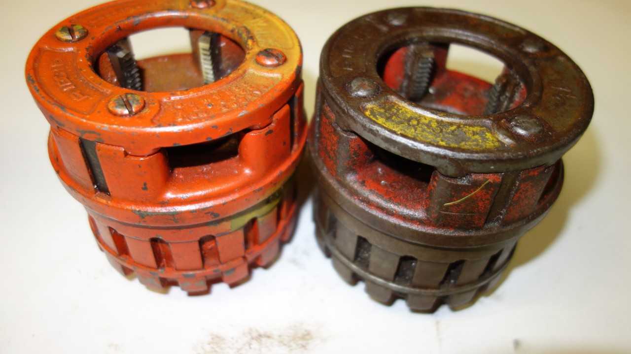 LOT OF 2 RIDGID 1-1/4 IN DIE HEADS - ELECTRIC POWER TOOLS