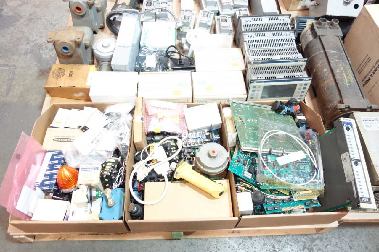 2 PALLETS OF ASSORTED ELECTRICAL SERVO DRIVES & AMPS, SERVO MOTORS, OPERATOR INTERFACE PANELS- ABB, FUJI, ALLEN BRADLEY, BAILEY - SERVO