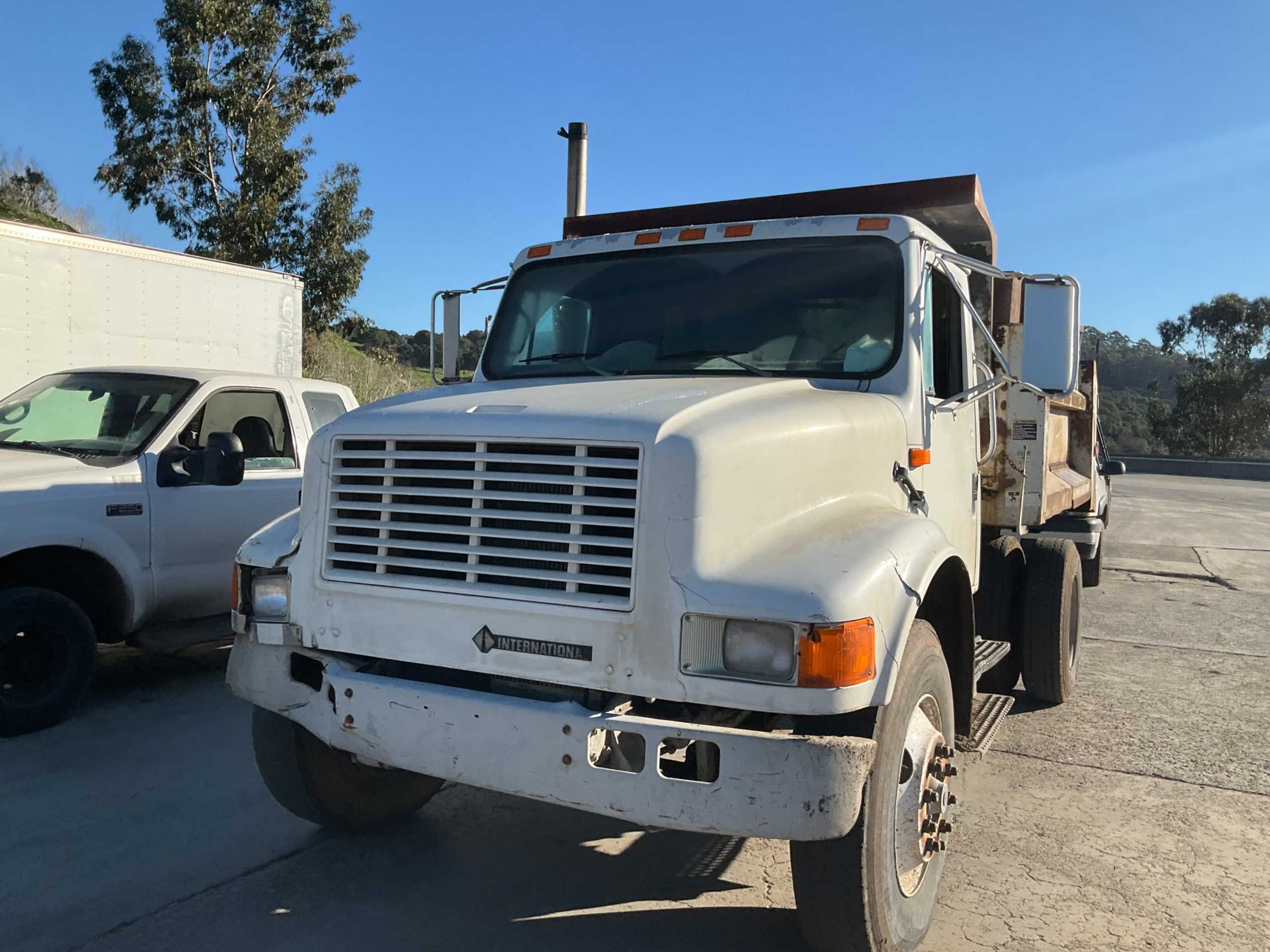 1993 INTERNATIONAL 4900 DUMP TRUCK