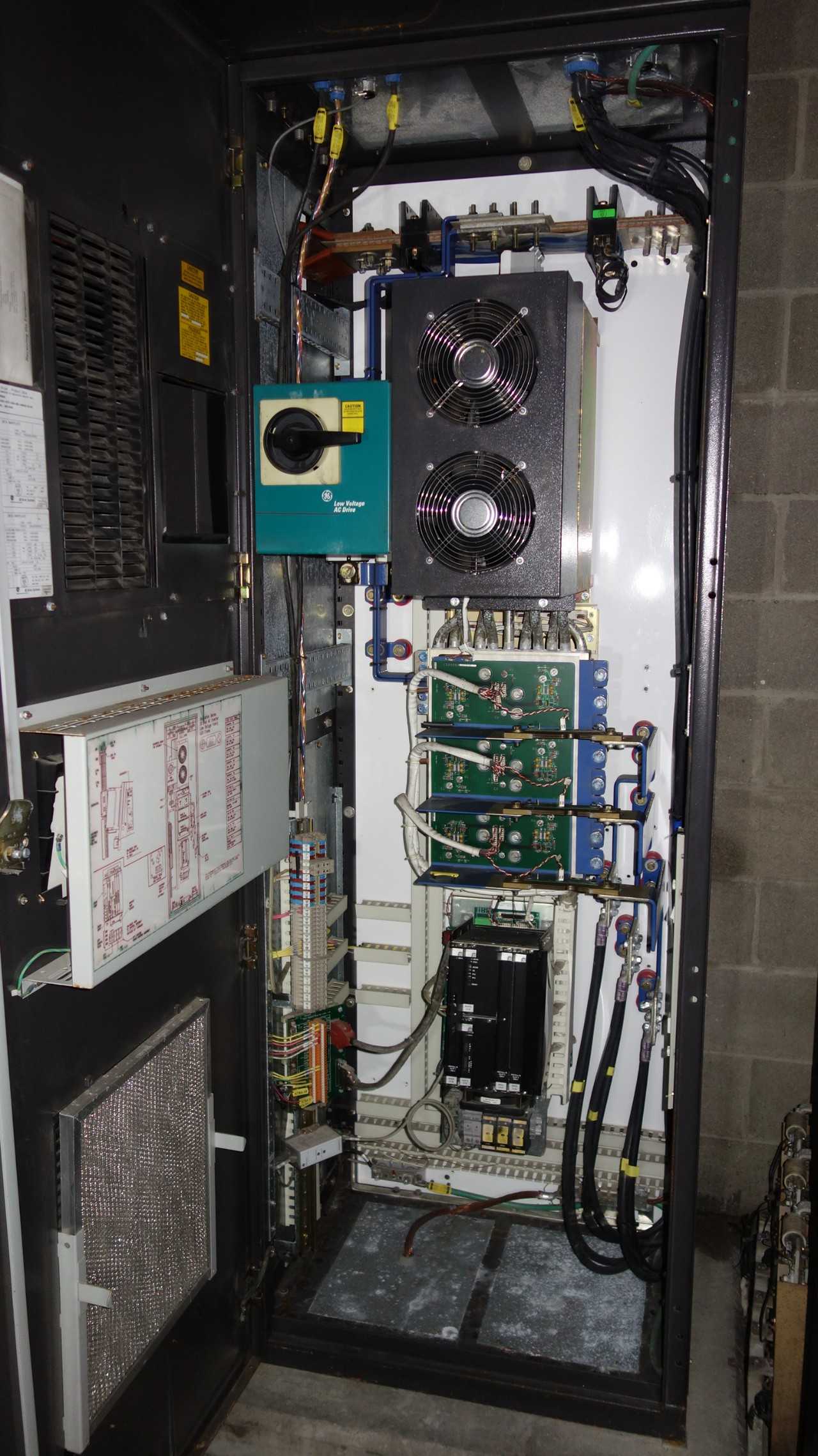 GE INNOVATION 3VVRJ607PR005 LV AC DRIVE 460V 375KVA 6-90Hz CCW 11-5231 - MOTOR DRIVES
