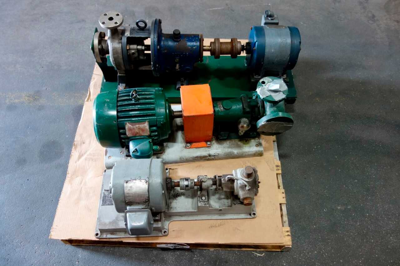 LOT OF 3 ASSORTED PUMPS - PUMPS LOT OF 3 ASSORTED PUMPS - PUMPS