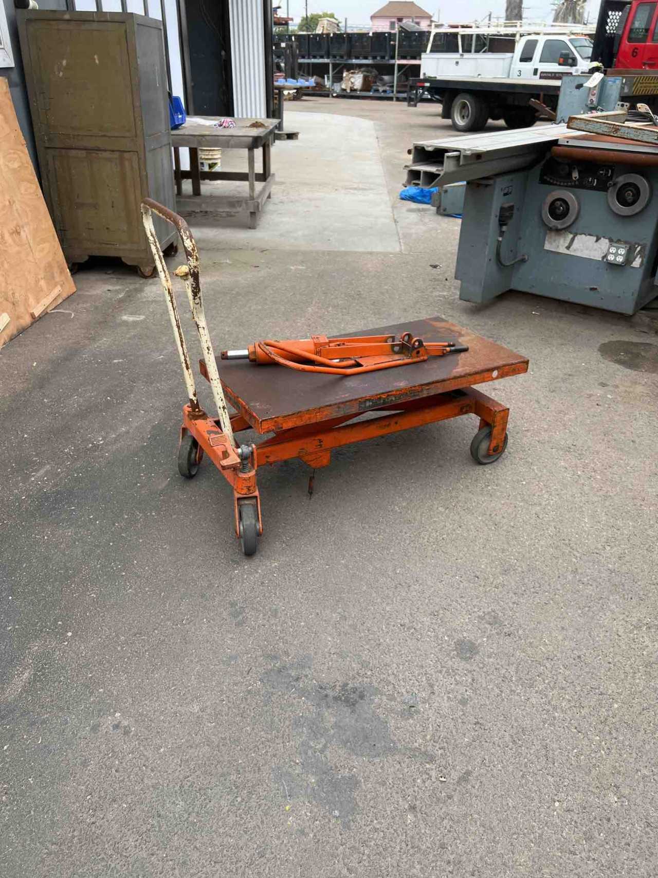 Rolling Lift Cart - Needs Work - ROLLING CARTS
