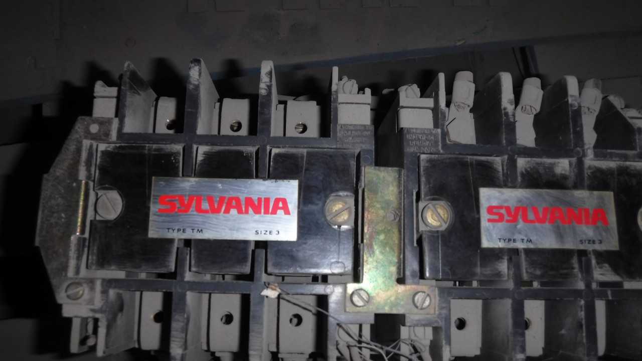 Lot of 50 HP Sylvania Starters Size 3 - MOTOR STARTERS