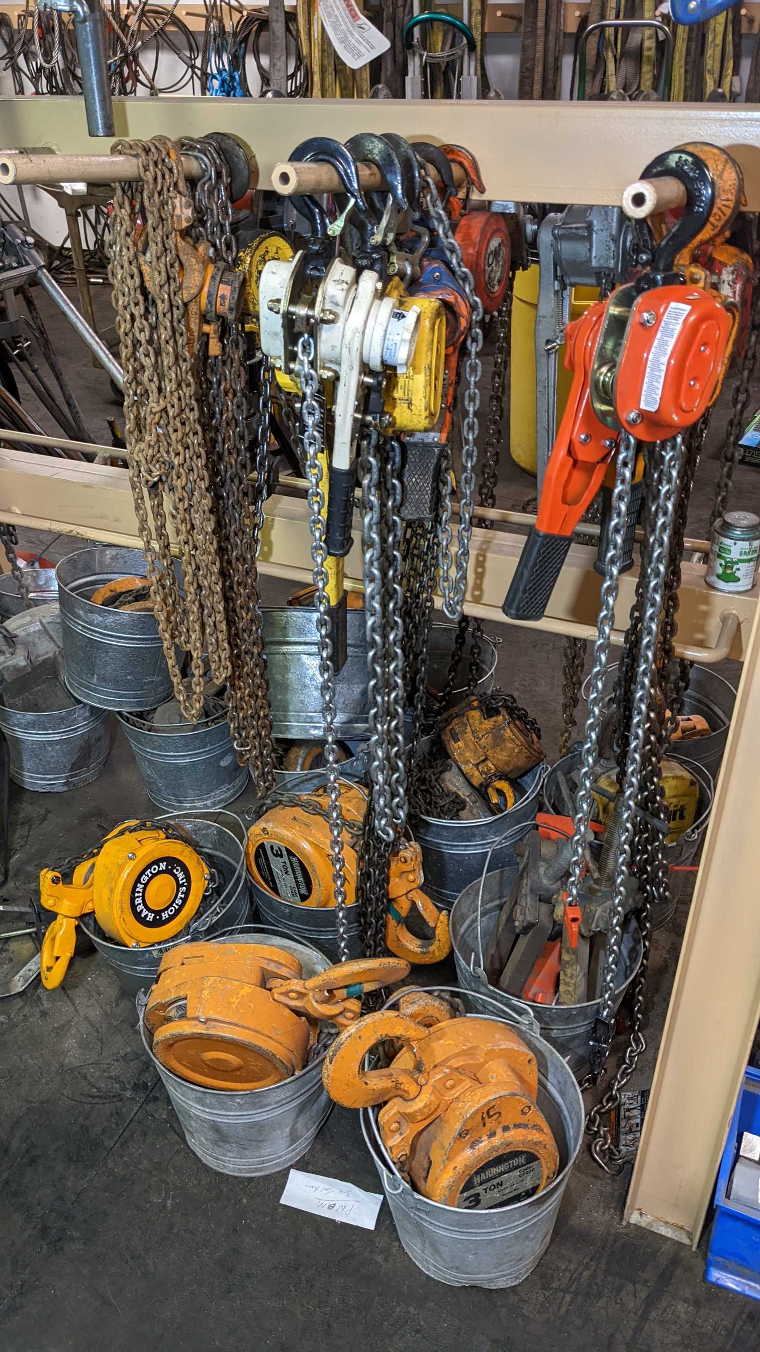 LOT OF COME ALONGS AND CHAIN FALLS - LIFTING EQUIPMENT