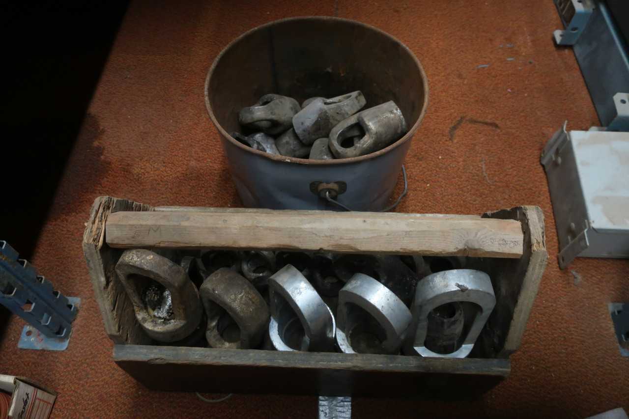 LOT OF 32 CABLE PULLERS - INDUSTRIAL PARTS