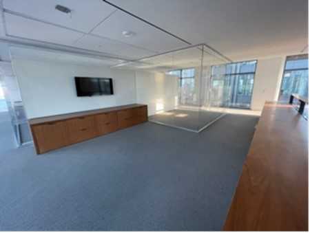 1 Lot of High-End Office Furniture - MISCELLANEOUS