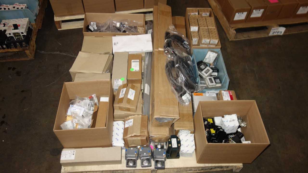 1 PALLET OF ASSORTED EATON ELECTRIC PARTS, PUSHBUTTONS - ELECTRIC MOTORS