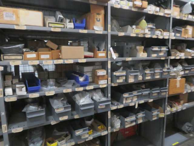 Parker and many other new items, contents only (lot) - MISCELLANEOUS