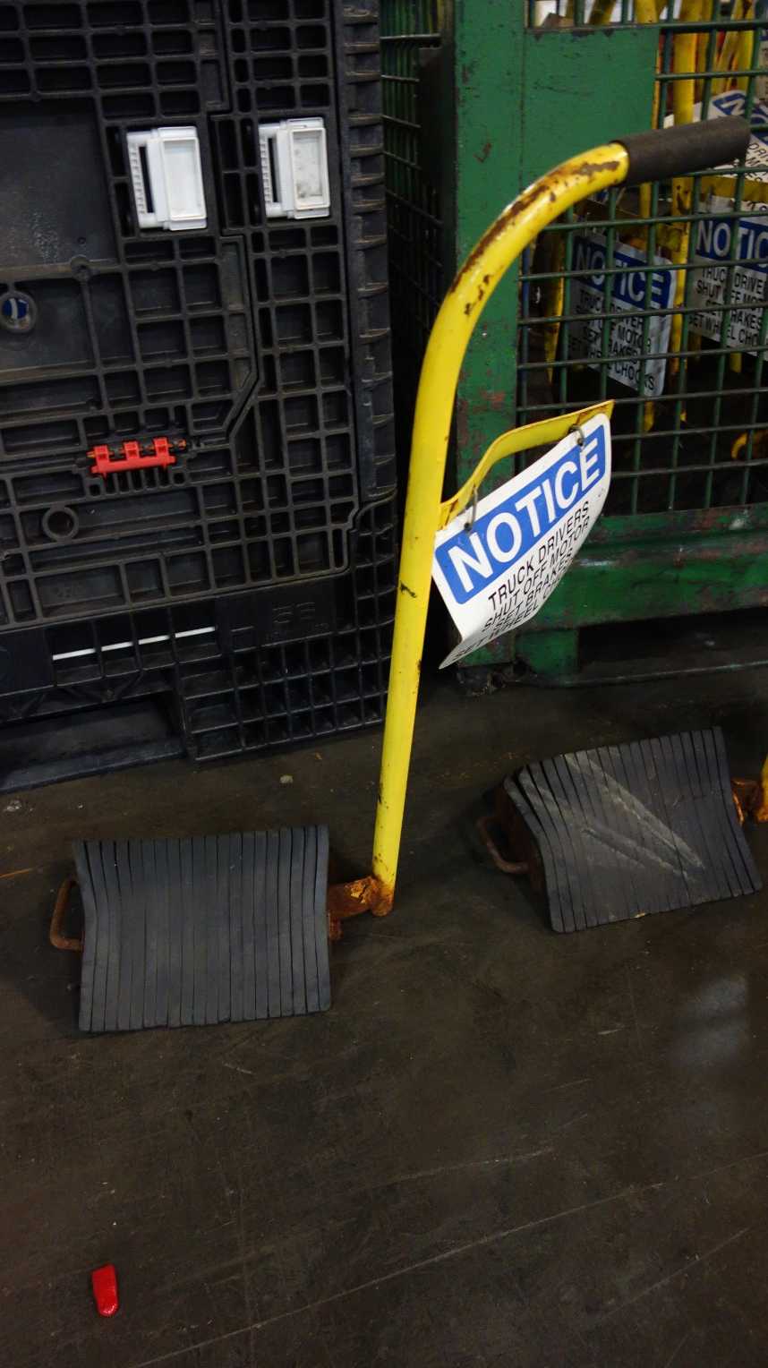 2 CRATES OF MOLDED RUBBER TRUCK WHEEL CHOCKS WITH HANDLE - ELECTRIC POWER TOOLS