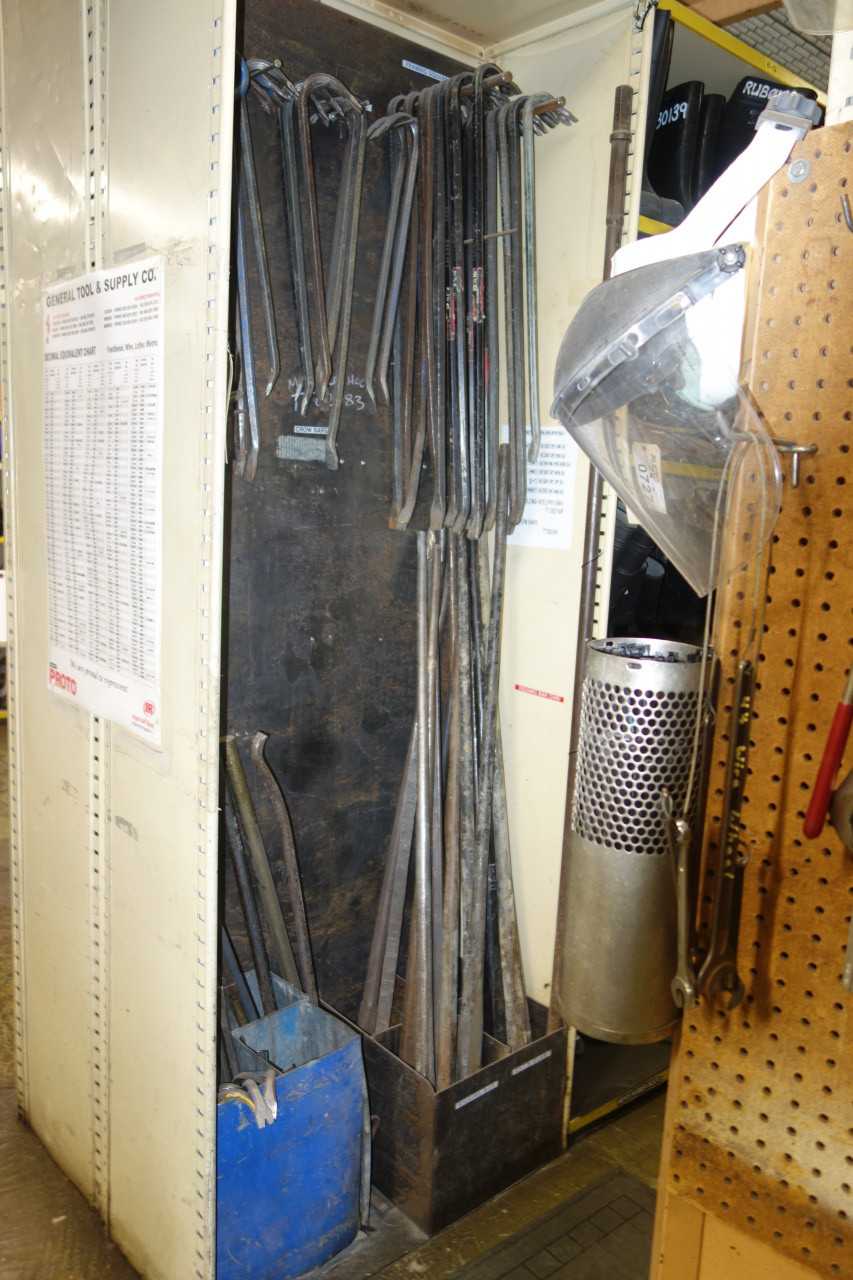 Contents of shelving - Assorted Prybars and Crowbars - SHELVING