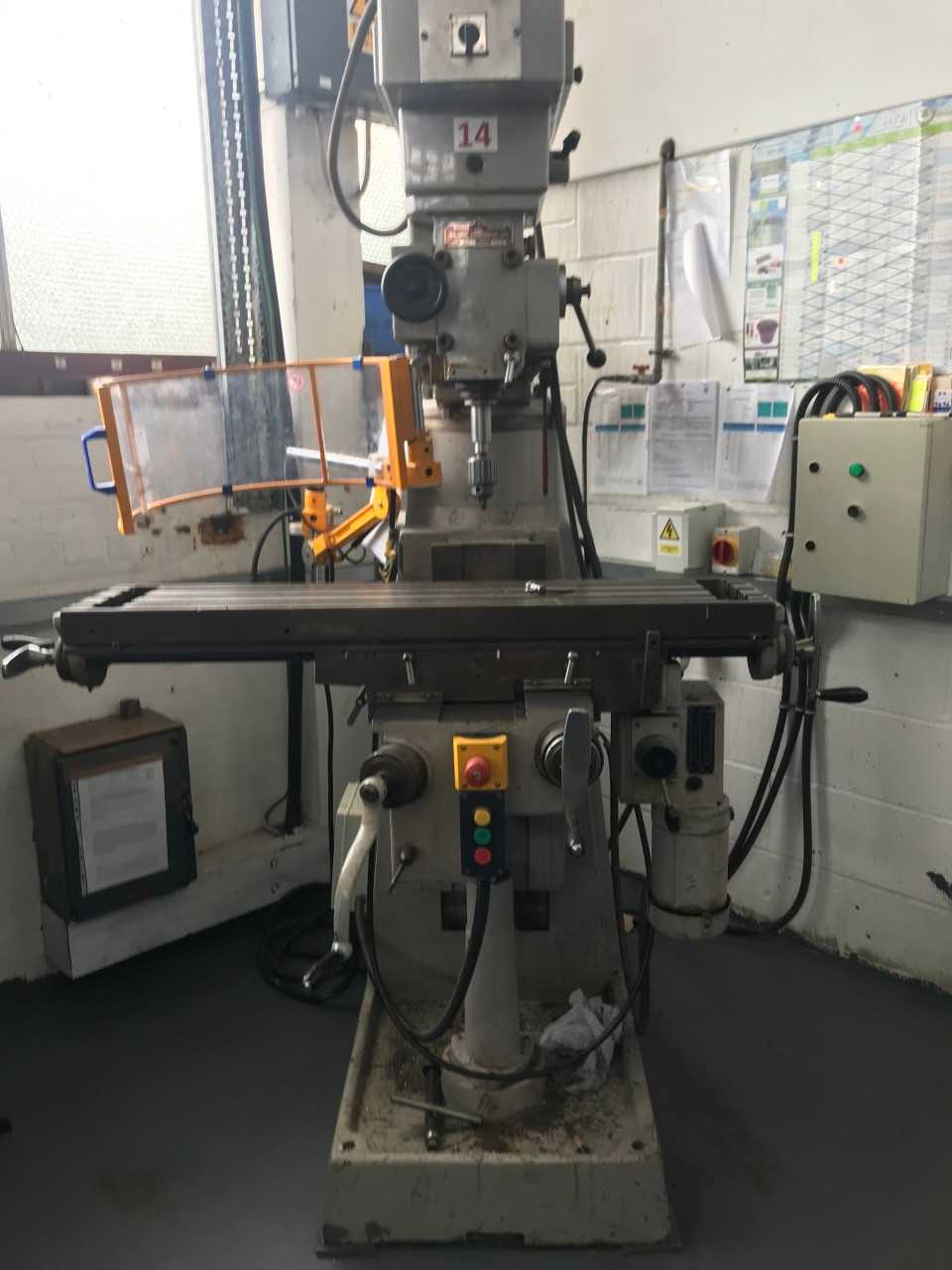 Beaver - Milling Machine - PAL - CNC MACHINING CENTERS