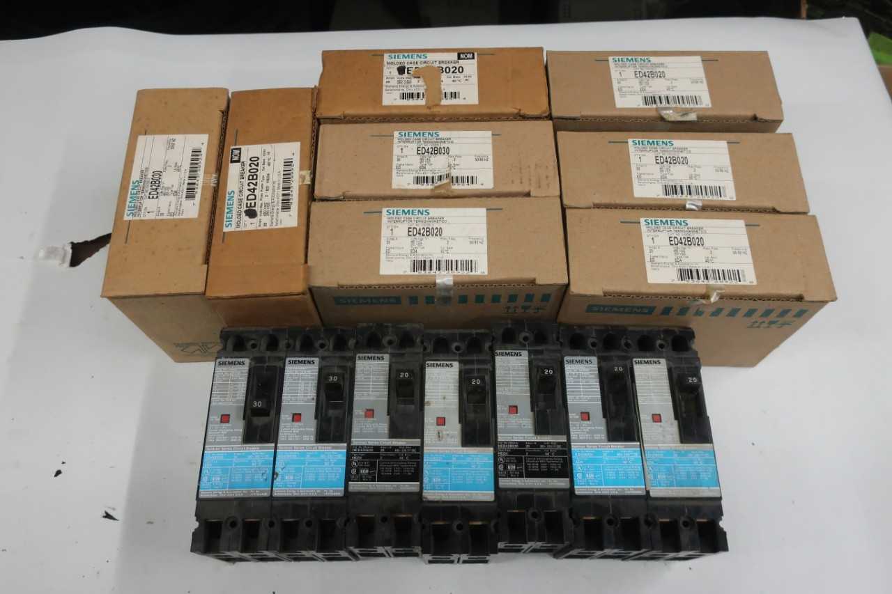 LOT OF 15 ASSORTED SIEMENS CIRCUIT BREAKERS - CIRCUIT BREAKERS