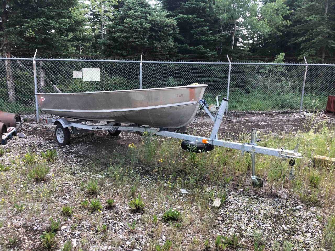 Lund boat with Karavan trailer