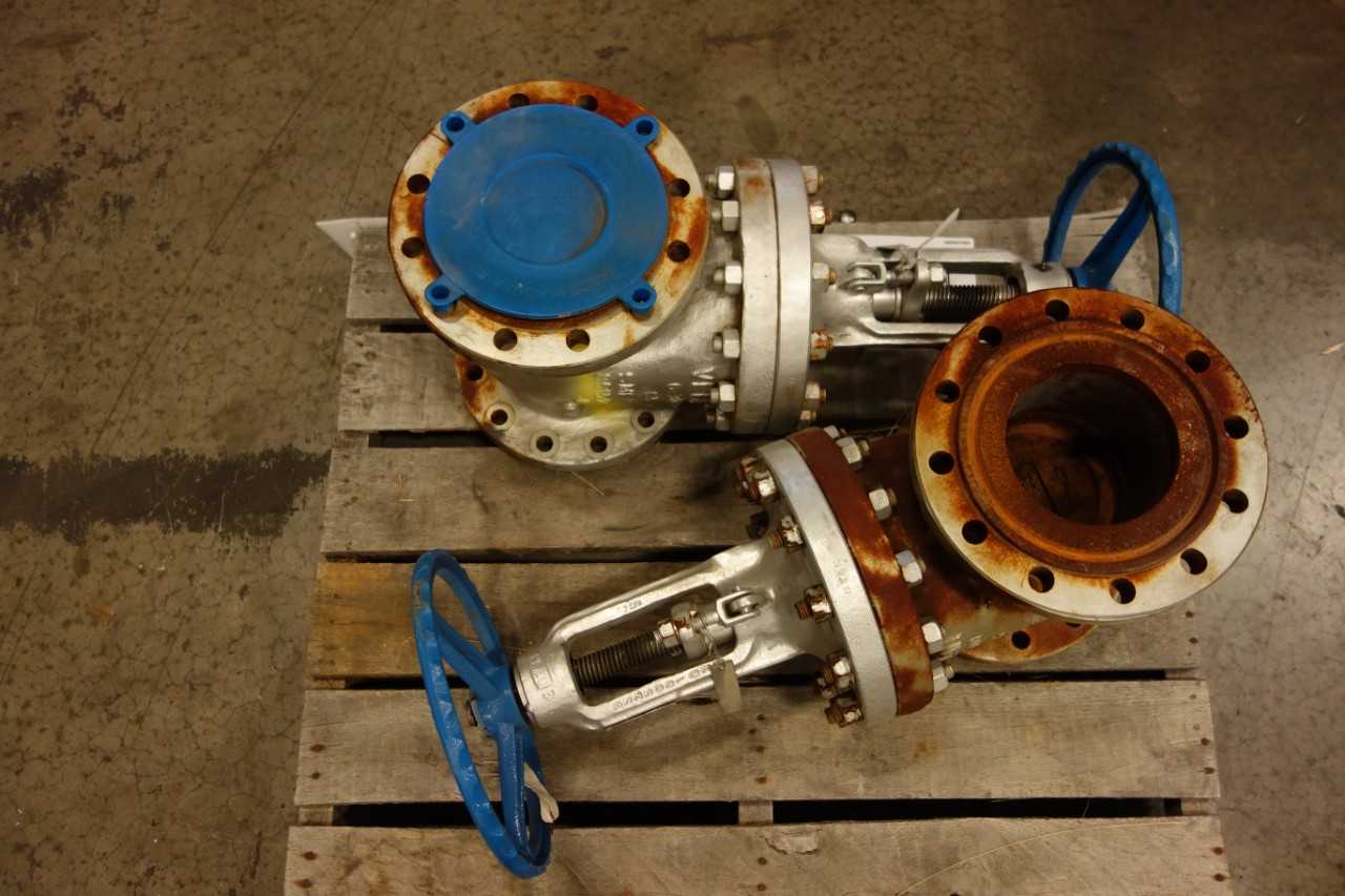 LOT OF 2 VELAN GATE VALVES - VALVES