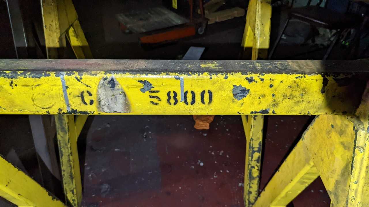 Lot of 4 horseshoe steel stands - MATERIAL HANDLING