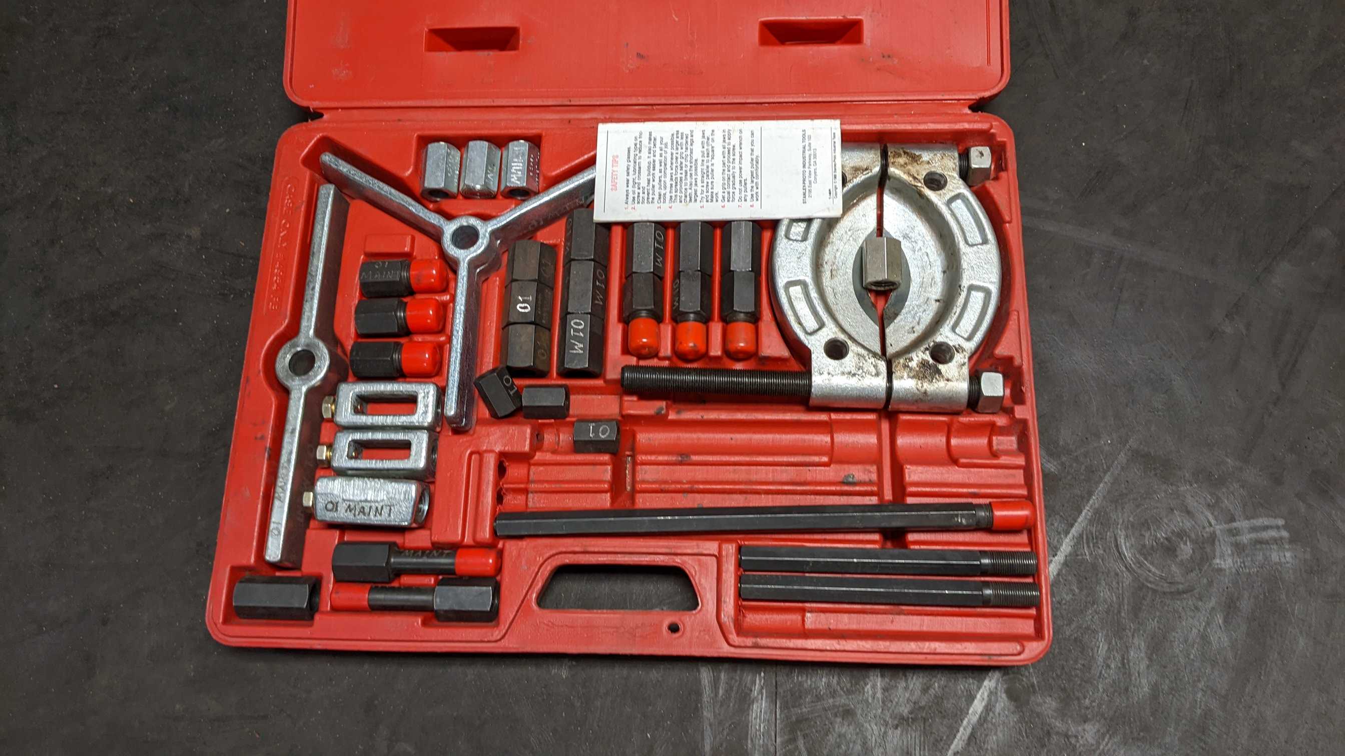 LOT OF PULLER SETS AND ACCESSORIES - ELECTRIC POWER TOOLS
