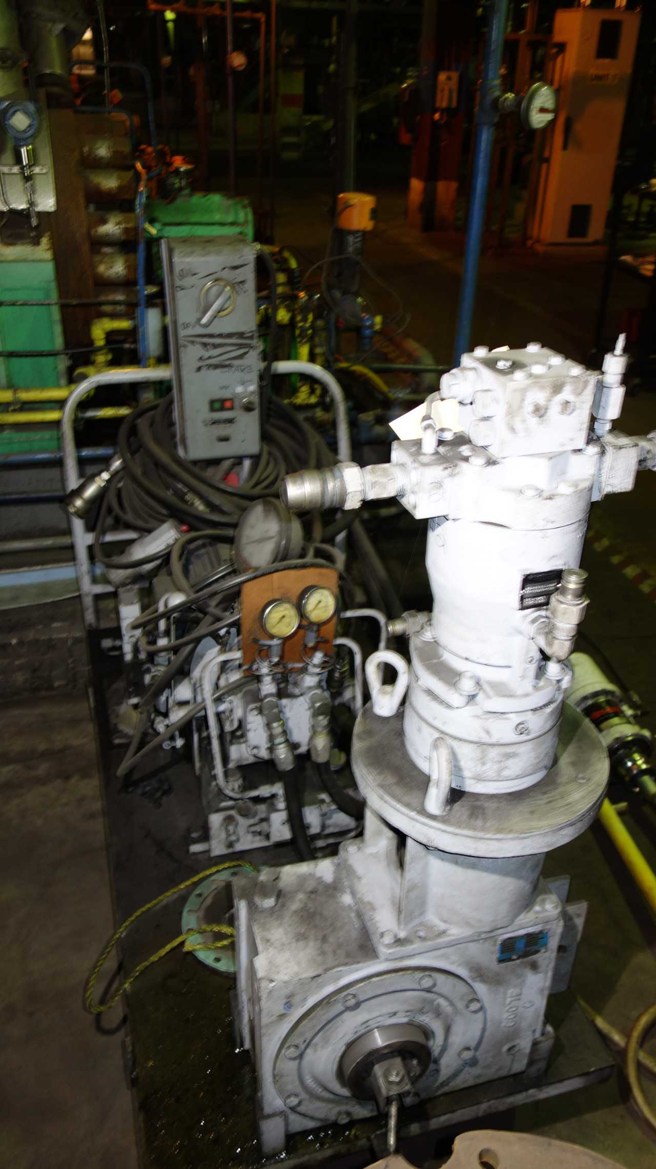 CART WITH SAUER DANFOSS HYDRAULIC PUMPS - MISCELLANEOUS