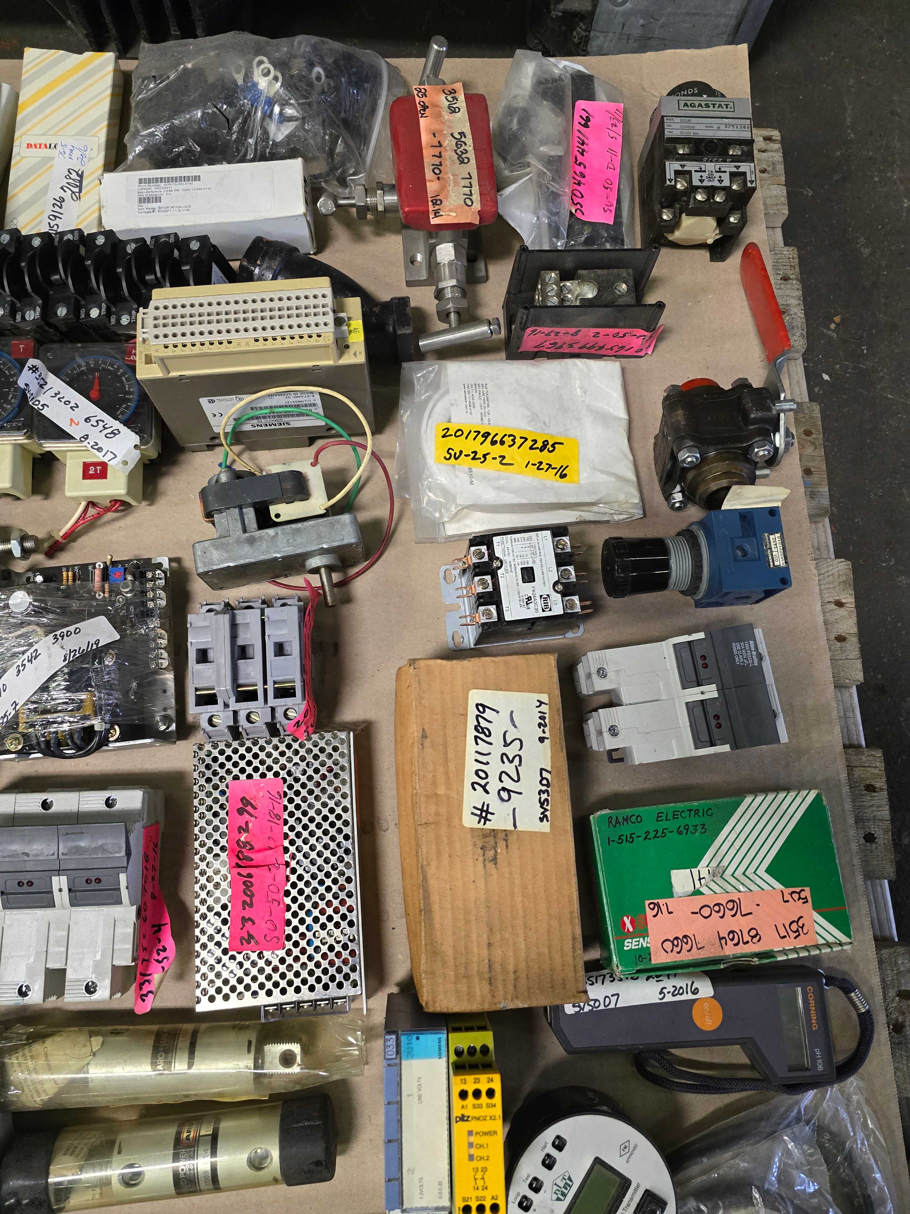 LOT OF INDUSTRIAL & ELECTRICAL PARTS - INDUSTRIAL PARTS