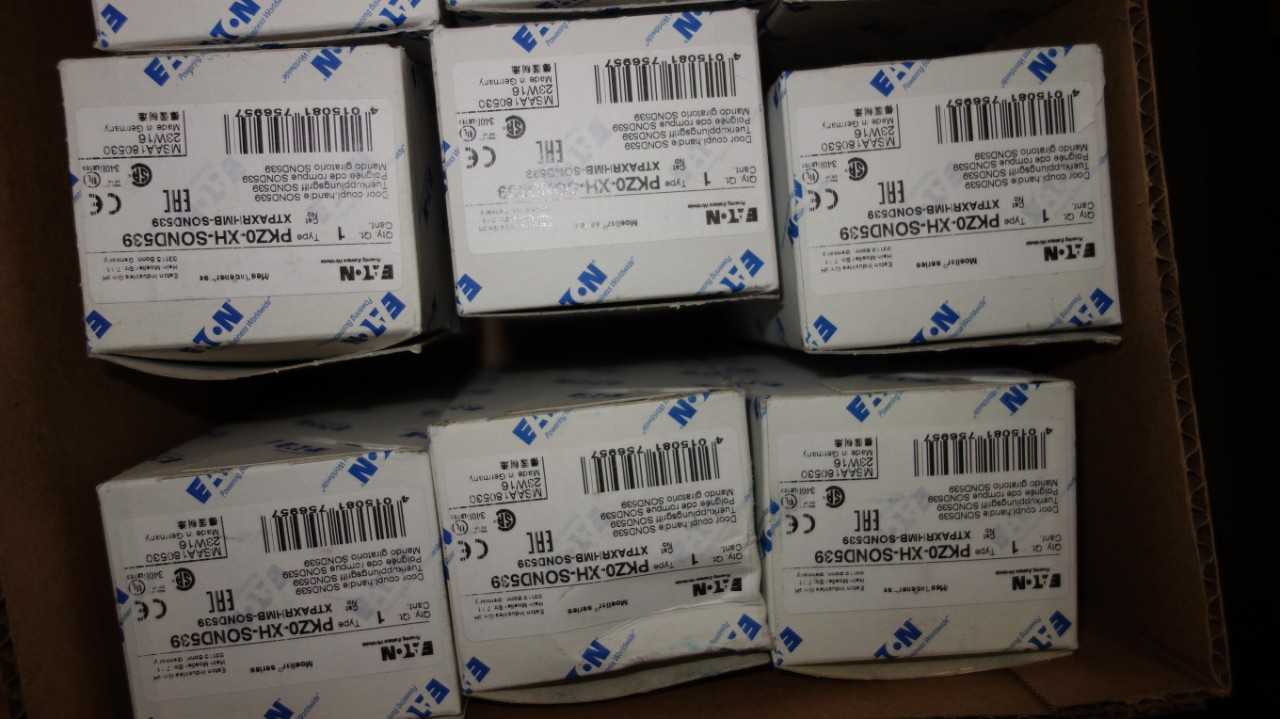 LOT OF 12 EATON PKZ0-XH-SOND539 DOOR COUPLING SWITCHES - ELECTRICAL COMPONENTS