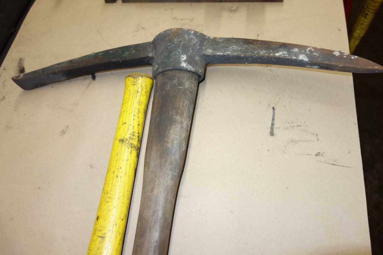 LOT OF 2 PICK AXE - HAND TOOLS