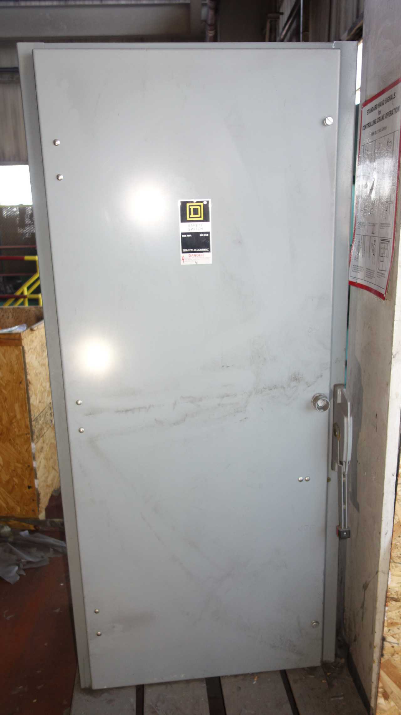 SQUARE D H367 800A NON-FUSIBLE DISCONNECT SWITCH - DISCONNECT SWITCHES