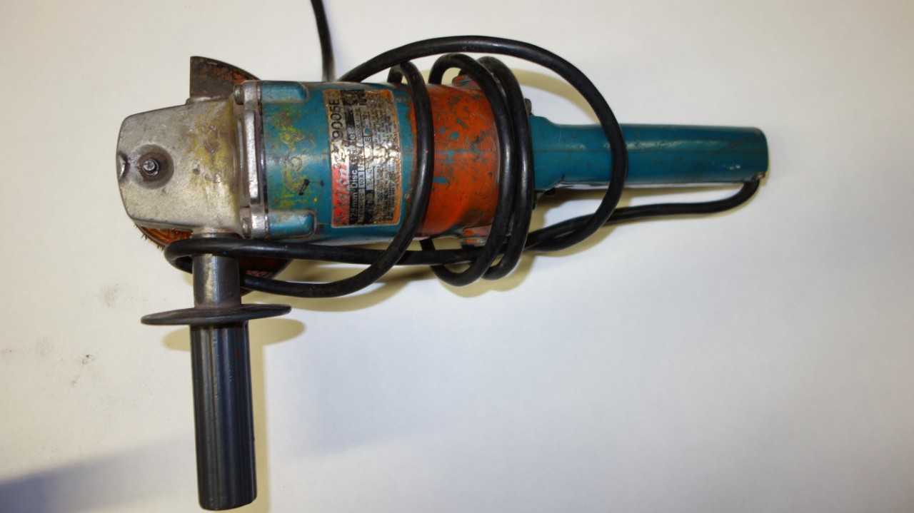 LOT OF 3 ASSORTED 120V-AC CORDED ANGLE GRINDERS - ELECTRIC POWER TOOLS