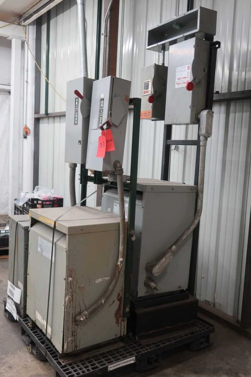 LOT OF ASSORTED TRANSFORMERS AND PORTABLE POWER STATIONS - CONTROL TRANSFORMERS
