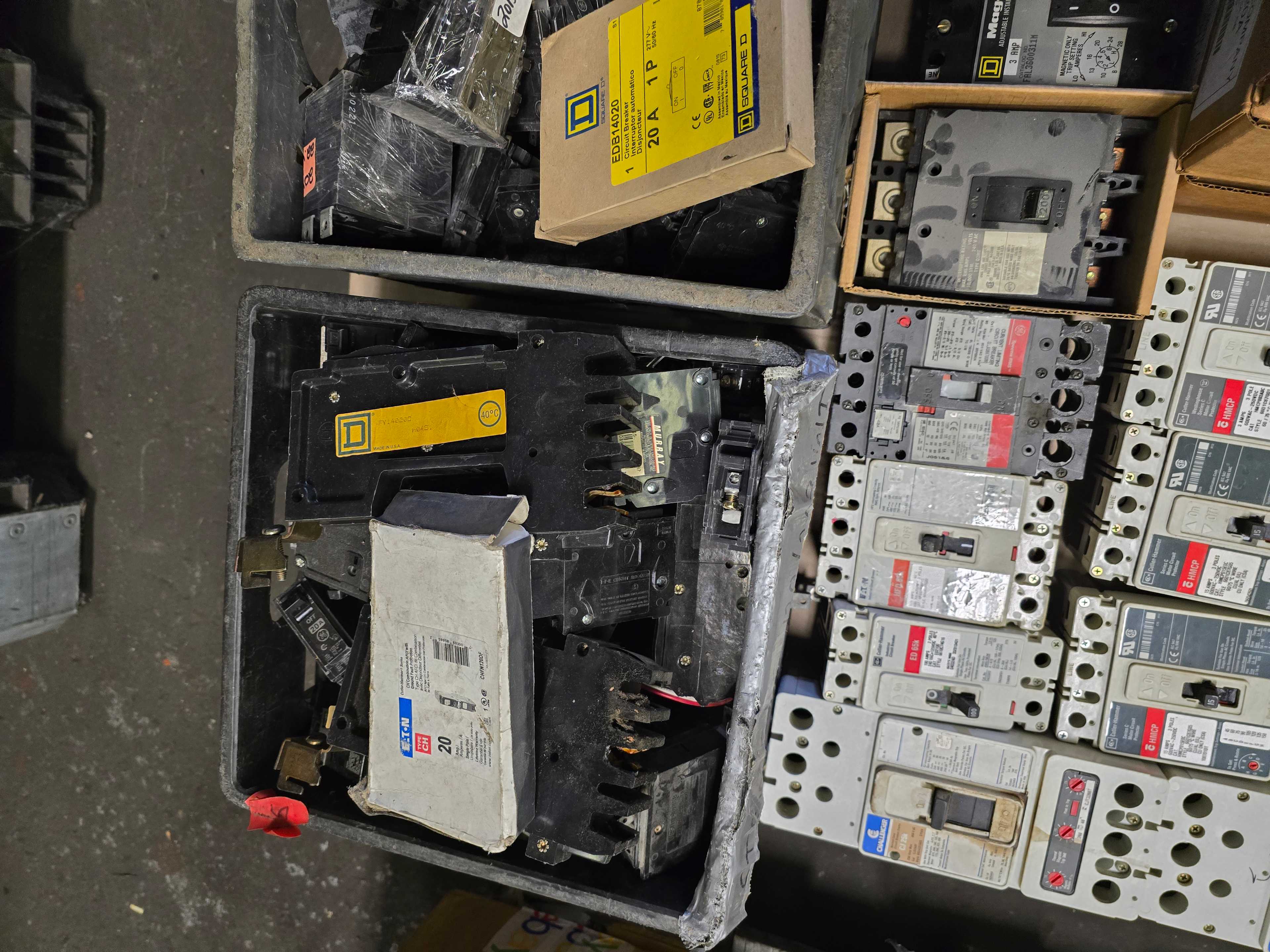 LOT OF CIRCUIT BREAKERS - INDUSTRIAL PARTS LOT OF CIRCUIT BREAKERS - INDUSTRIAL PARTS