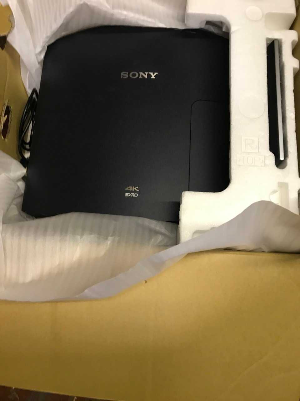 Sony VW550 Projector - Demo Stock - MISCELLANEOUS