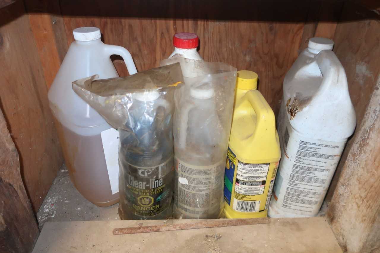 LOT OF ASSORTED CAR CLEANING SUPPLIES - INDUSTRIAL PARTS