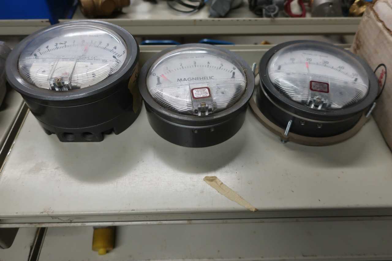 SHELF OF ASSORTED PNEUMATIC/INSTRUMENTATION REPLACEMENT PARTS - INSTRUMENTATION