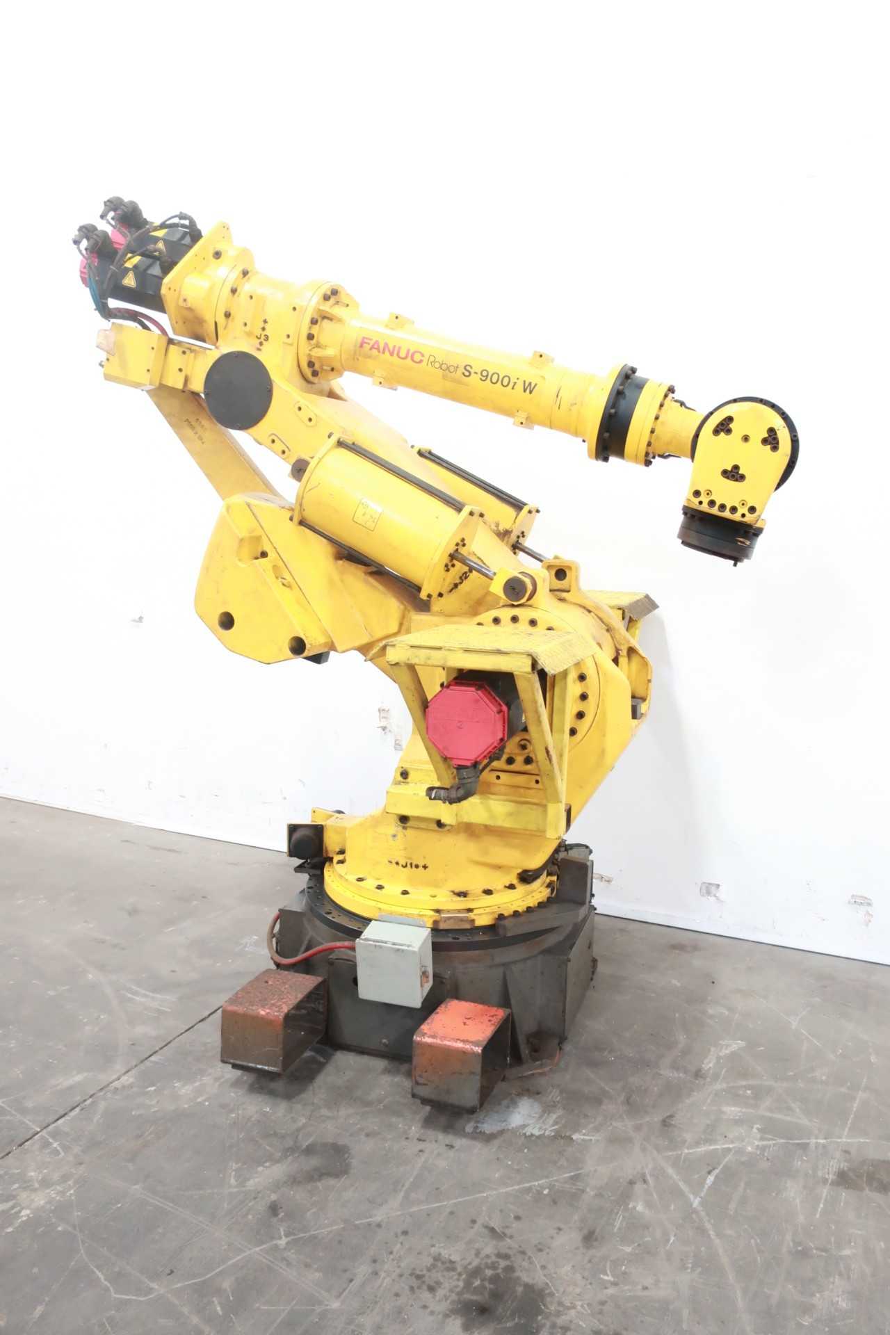 GE FANUC S-900iW WITHOUT CONTROLLER - AUTOMATION & CONTROLS